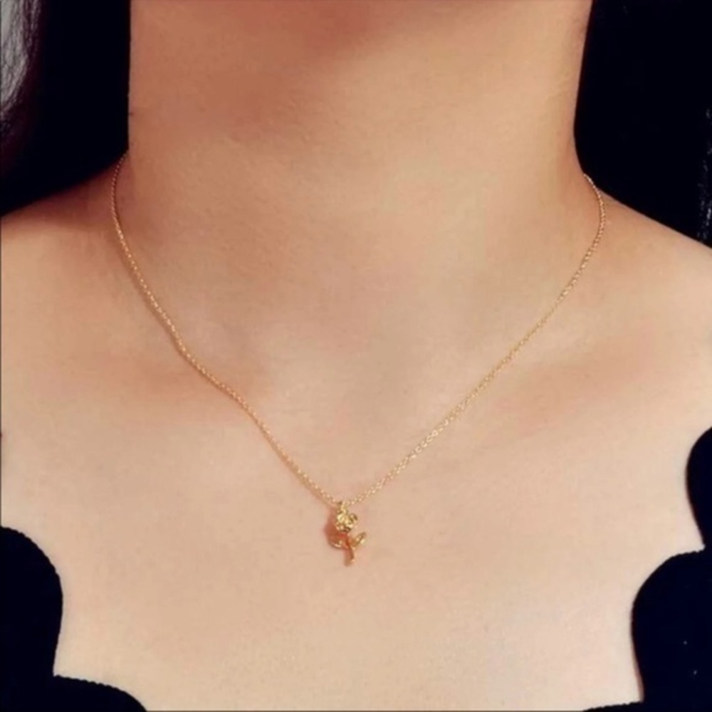 3/$30 💛 Tiny Rose Charm Necklace